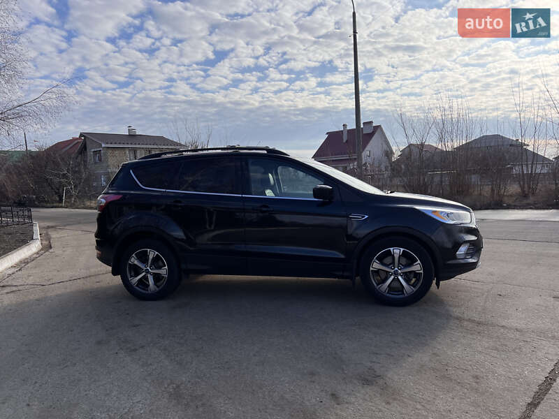 Внедорожник / Кроссовер Ford Escape 2017 в Южноукраинске
