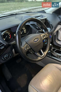 Позашляховик / Кросовер Ford Escape 2016 в 
