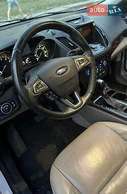 Позашляховик / Кросовер Ford Escape 2016 в 