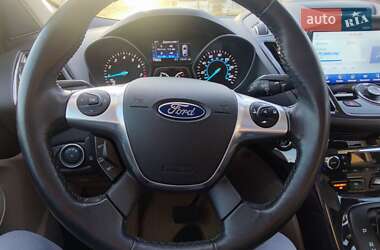 Внедорожник / Кроссовер Ford Escape 2016 в 
