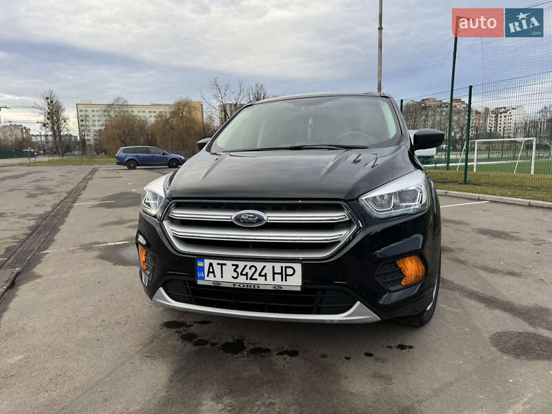 Внедорожник / Кроссовер Ford Escape 2016 в Ивано-Франковске