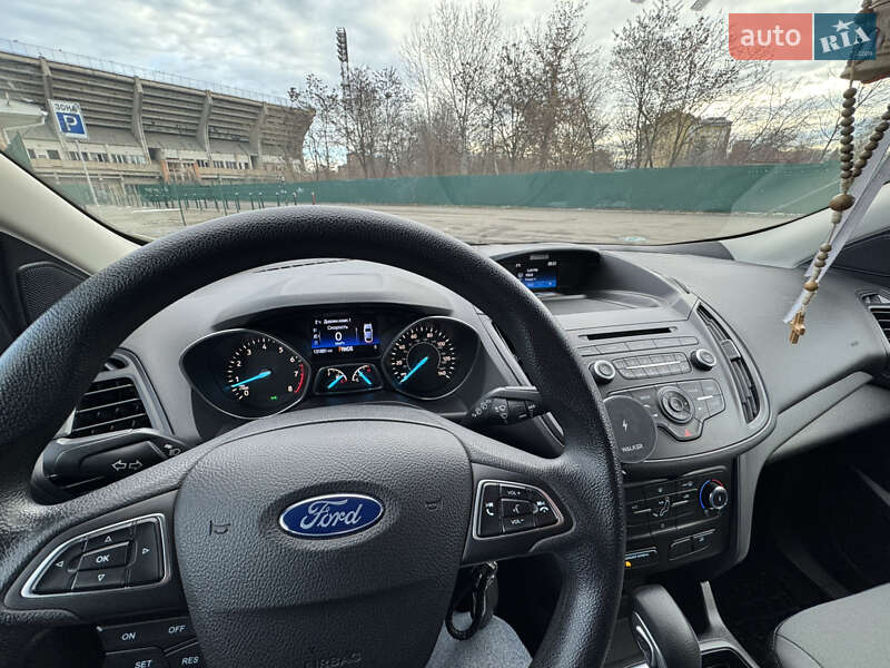 Внедорожник / Кроссовер Ford Escape 2016 в Ивано-Франковске