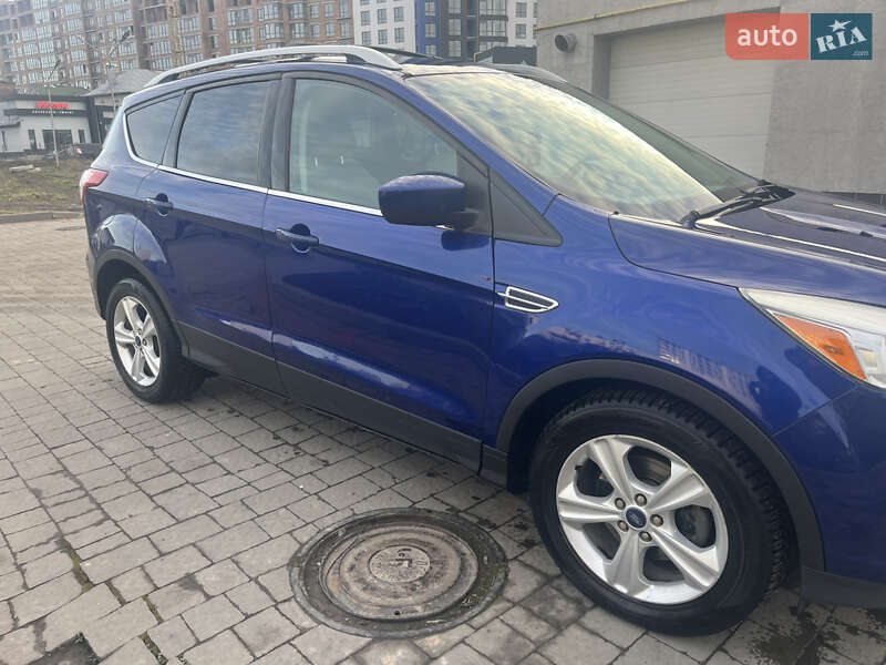Внедорожник / Кроссовер Ford Escape 2015 в Ивано-Франковске