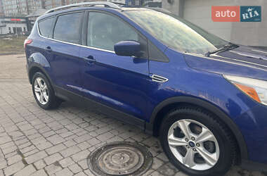 Внедорожник / Кроссовер Ford Escape 2015 в 