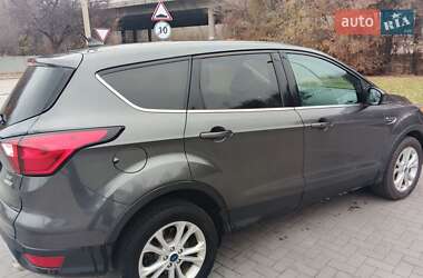 Внедорожник / Кроссовер Ford Escape 2019 в 
