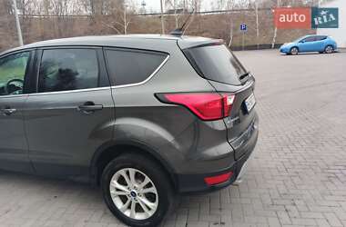 Внедорожник / Кроссовер Ford Escape 2019 в 