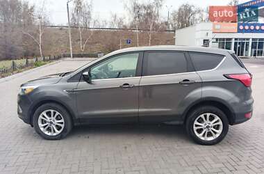 Внедорожник / Кроссовер Ford Escape 2019 в 