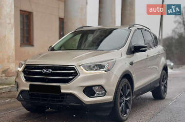 Позашляховик / Кросовер Ford Escape 2017 в Рівному