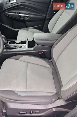 Внедорожник / Кроссовер Ford Escape 2019 в 