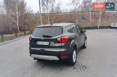 Внедорожник / Кроссовер Ford Escape 2019 в 