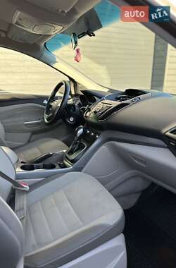 Внедорожник / Кроссовер Ford Escape 2012 в 