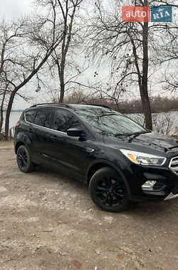 Внедорожник / Кроссовер Ford Escape 2018 в 