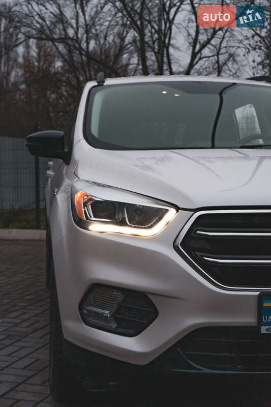 Внедорожник / Кроссовер Ford Escape 2017 в Киеве