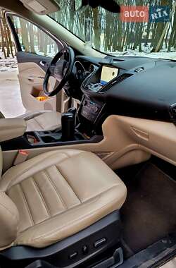 Внедорожник / Кроссовер Ford Escape 2016 в 
