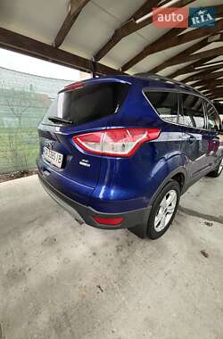 Внедорожник / Кроссовер Ford Escape 2015 в 