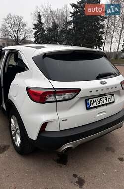 Внедорожник / Кроссовер Ford Escape 2021 в 