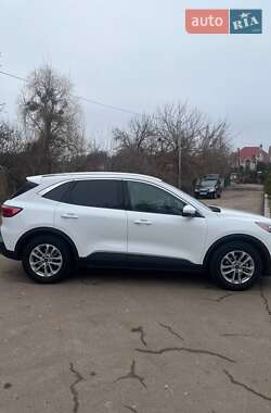 Внедорожник / Кроссовер Ford Escape 2021 в 
