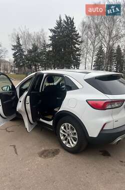 Внедорожник / Кроссовер Ford Escape 2021 в 