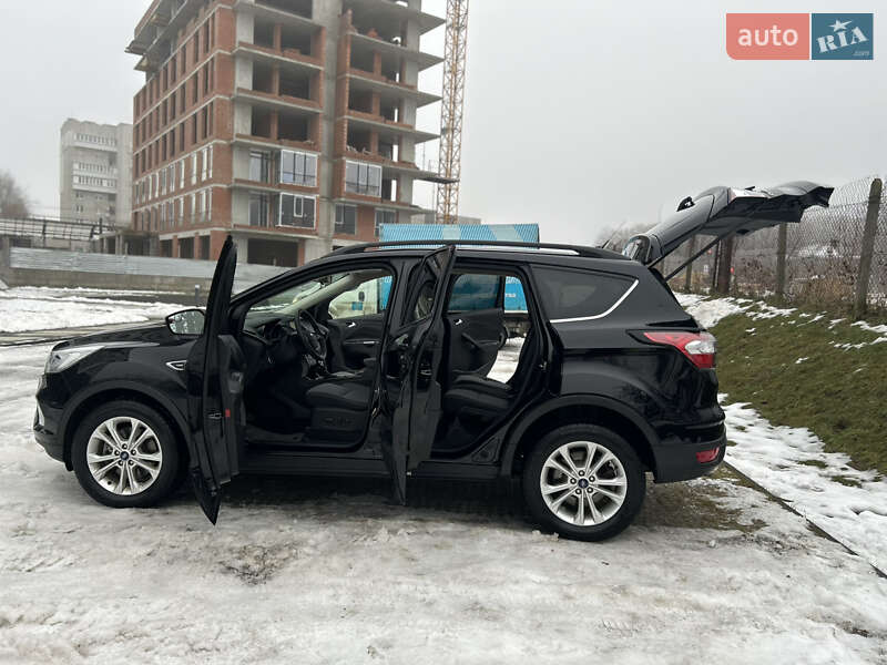 Позашляховик / Кросовер Ford Escape 2018 в Львові
