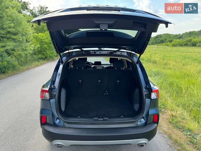 Внедорожник / Кроссовер Ford Escape 2020 в 