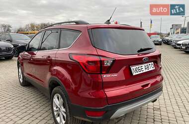 Внедорожник / Кроссовер Ford Escape 2019 в 