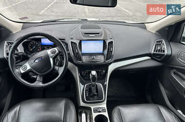 Внедорожник / Кроссовер Ford Escape 2012 в 