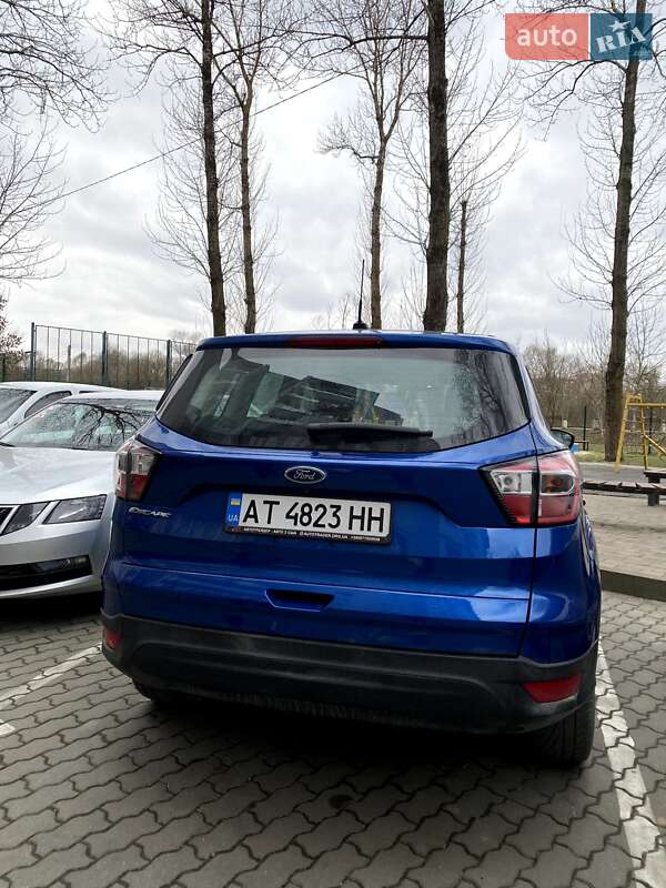 Внедорожник / Кроссовер Ford Escape 2017 в Угорниках