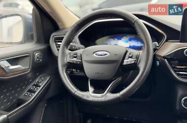 Внедорожник / Кроссовер Ford Escape 2020 в 