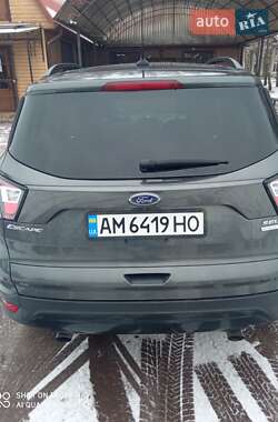 Внедорожник / Кроссовер Ford Escape 2018 в 