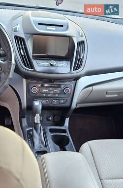 Внедорожник / Кроссовер Ford Escape 2016 в 