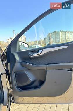 Внедорожник / Кроссовер Ford Escape 2020 в 