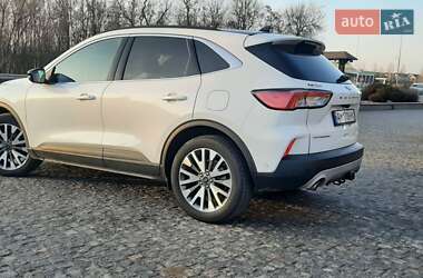 Внедорожник / Кроссовер Ford Escape 2020 в 