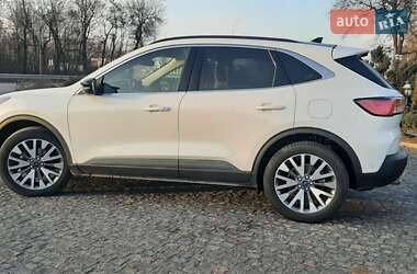 Внедорожник / Кроссовер Ford Escape 2020 в 