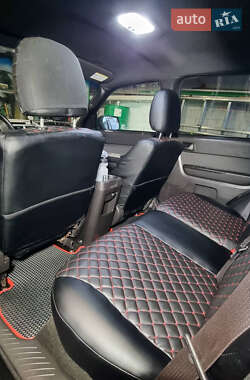 Внедорожник / Кроссовер Ford Escape 2010 в 