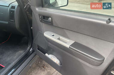 Внедорожник / Кроссовер Ford Escape 2010 в 