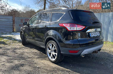 Позашляховик / Кросовер Ford Escape 2015 в 