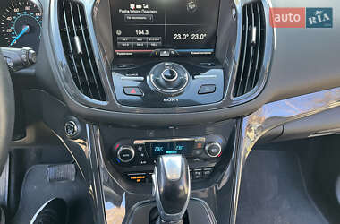 Позашляховик / Кросовер Ford Escape 2015 в 