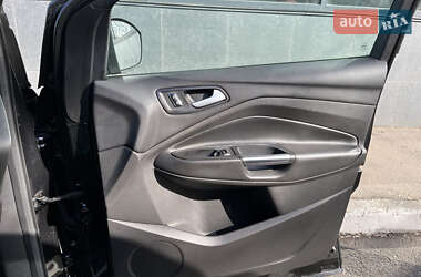 Позашляховик / Кросовер Ford Escape 2015 в 
