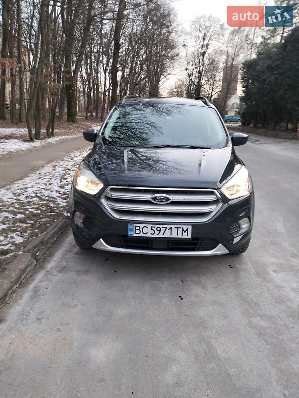 Внедорожник / Кроссовер Ford Escape 2019 в 