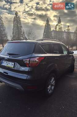 Внедорожник / Кроссовер Ford Escape 2017 в 