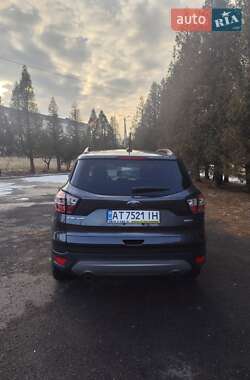 Внедорожник / Кроссовер Ford Escape 2017 в 