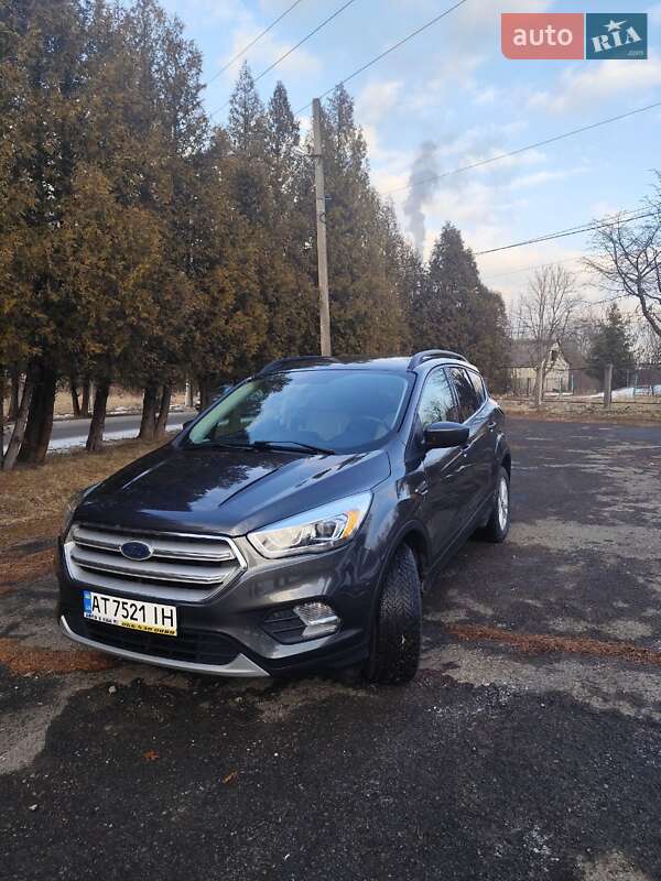 Внедорожник / Кроссовер Ford Escape 2017 в 