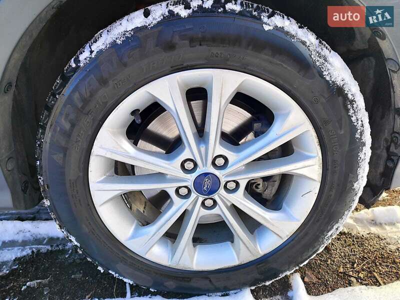 Внедорожник / Кроссовер Ford Escape 2017 в Чернигове