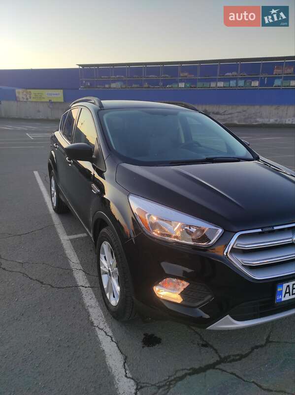Позашляховик / Кросовер Ford Escape 2018 в 