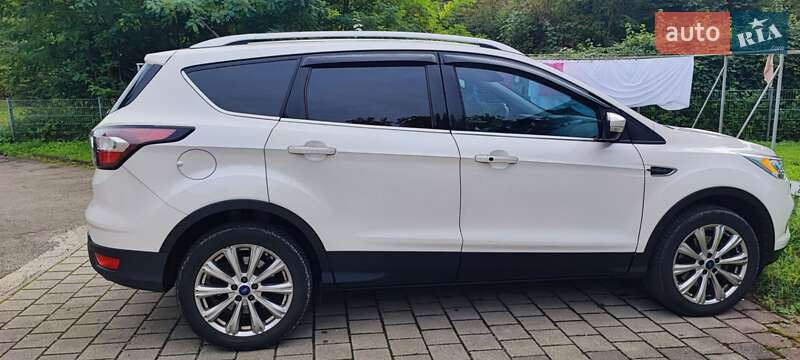 Позашляховик / Кросовер Ford Escape 2017 в Львові