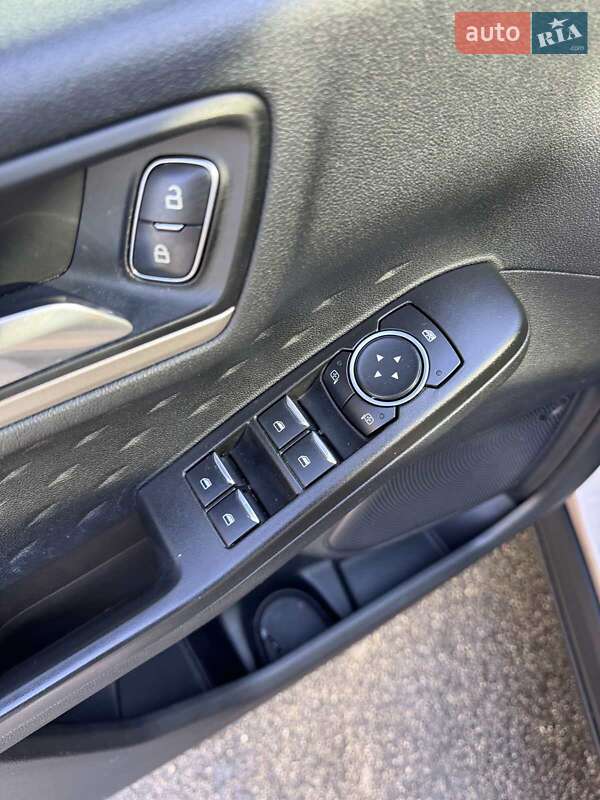 Внедорожник / Кроссовер Ford Escape 2019 в Киеве