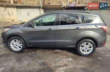 Внедорожник / Кроссовер Ford Escape 2017 в 