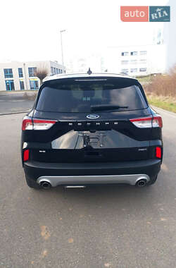 Внедорожник / Кроссовер Ford Escape 2020 в 