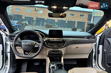 Внедорожник / Кроссовер Ford Escape 2020 в 
