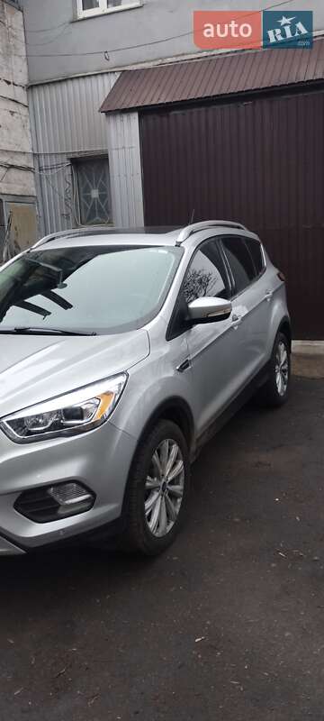 Внедорожник / Кроссовер Ford Escape 2018 в Лубнах